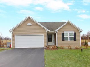 76 Cross Country Dr, Baldwinsville, NY 13027