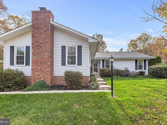 2nd image of 1386 Redwood Cir
