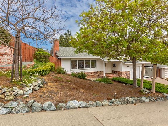 4th image of 971 Edgecliff Way