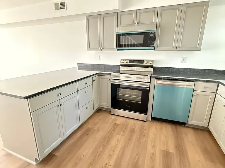 319 Main St #1-10 — Photo 2