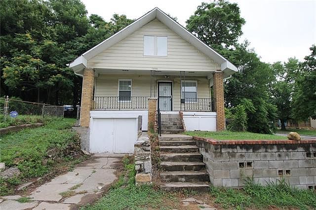1st image of 3222 E 26th St