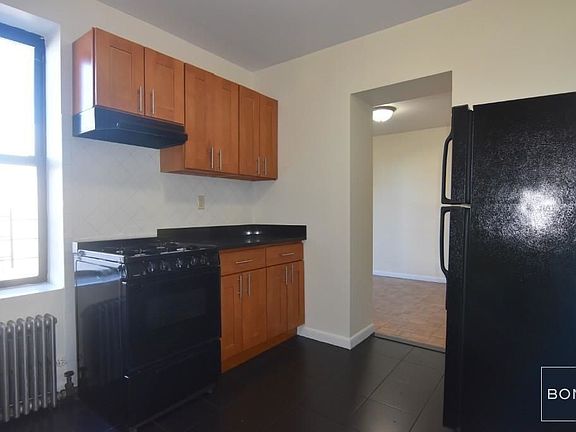 4th image of 680 Manhattan Ave #21C