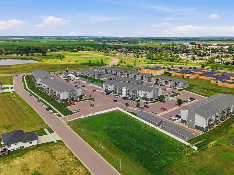 Sawyer Pointe — Photo 13
