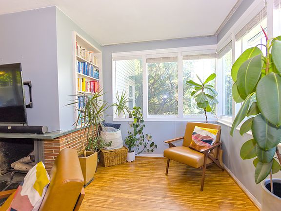 3rd image of 1027 W 29th Ave