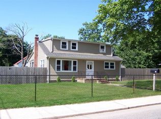 21 Neighborhood Rd, Mastic Beach, NY 11951