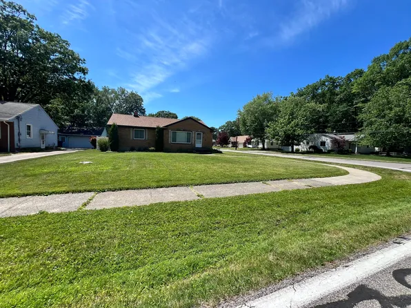 3186 Twin Circle Dr, North Olmsted, OH 44070