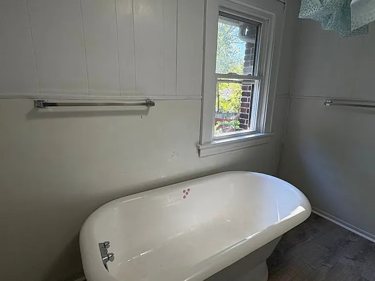 844 Lawton St — Photo 14