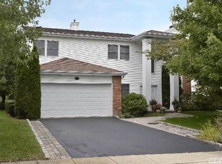 174 Fairway View Dr, Commack, NY 11725