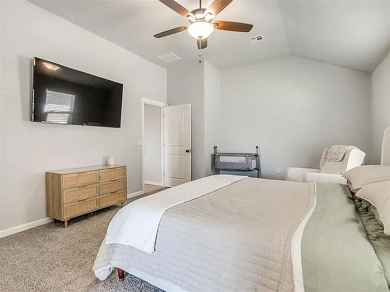 1004 Acacia Creek Dr — Photo 8