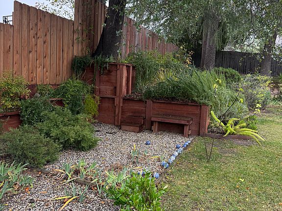 3rd image of 8445 Palmaire Way