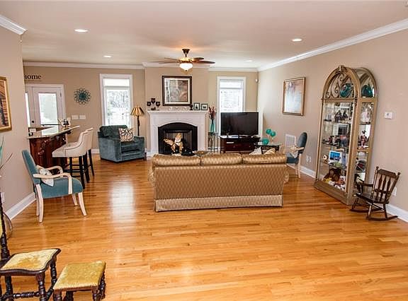 4th image of 214 Brentwood Dr