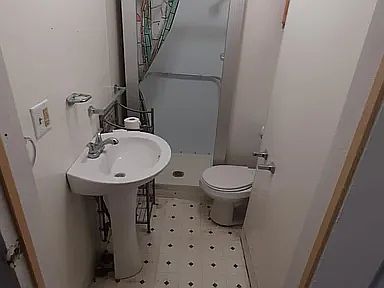 5th image of 577 Waverly St
