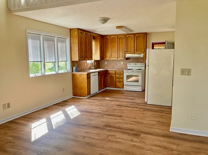 3 bed, $1,400 — Photo 2