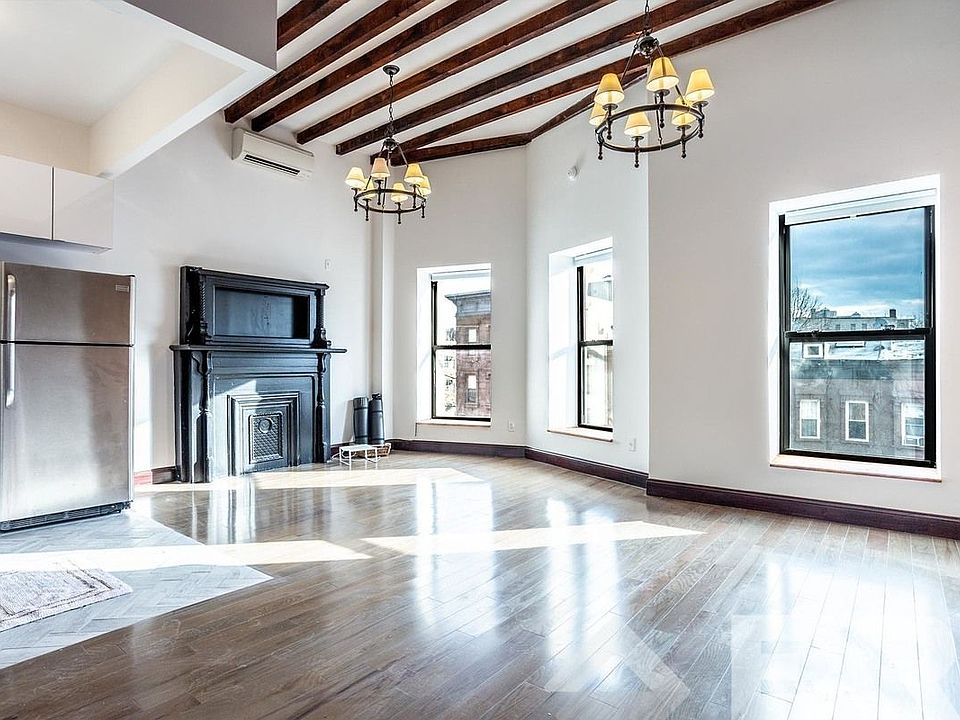 1st image of 163A Halsey St #4