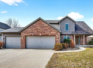 1307 Longford Ln, Bloomington, IL 61704