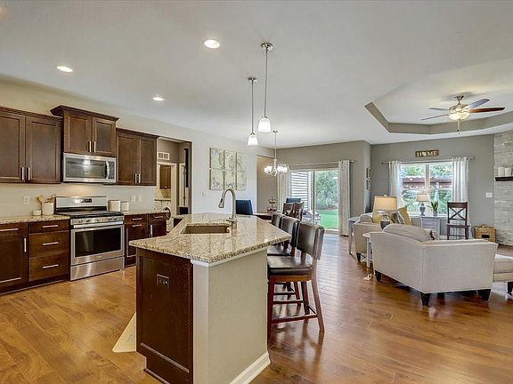 5th image of 1042 Spruce Ct