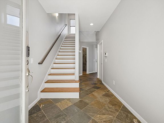 2nd image of 3022 Caroline St