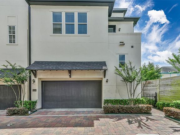 Another view of this gorgeous freestanding patio home!