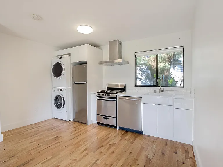 5525 Media Dr #8 — Photo 7