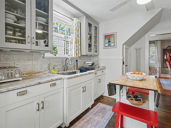 2nd image of 103 Locust Ave