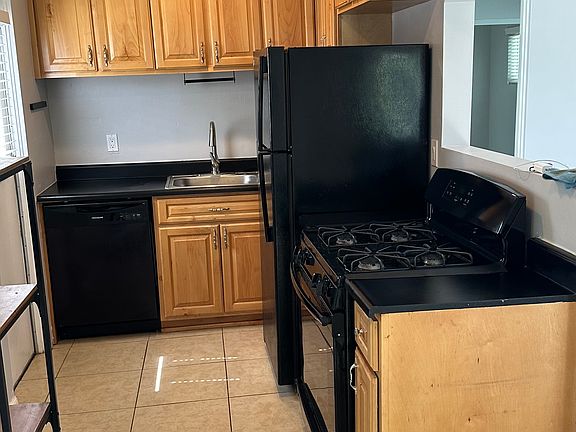 4th image of 974 Tourmaline St #974