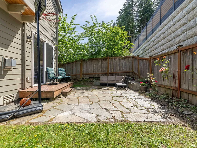 19728 Filbert Dr — Photo 23