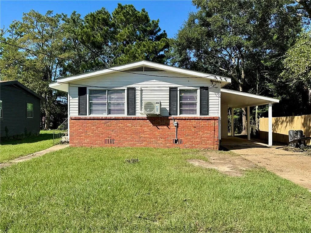 3 bed, 1.0 bath, 864 sqft, $1,250 — Photo 1