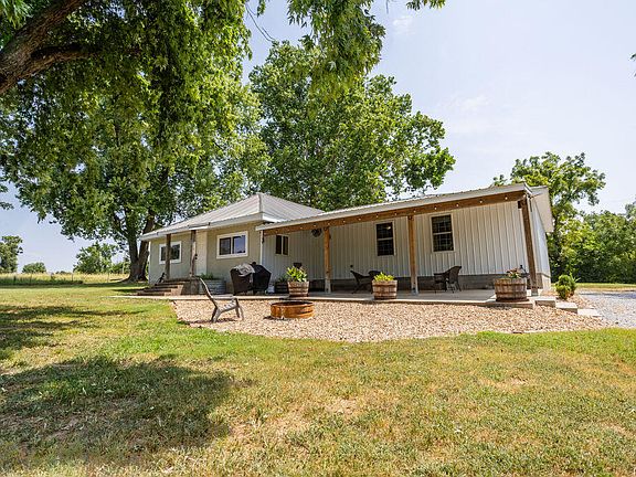 3rd image of 17550 Unicorn Road