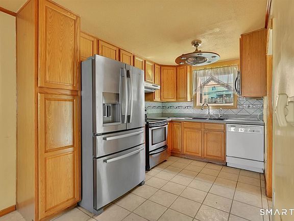 3rd image of 63 Braeburn Lane