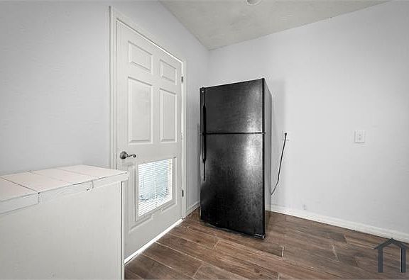 5th image of 1602 Wambolt St