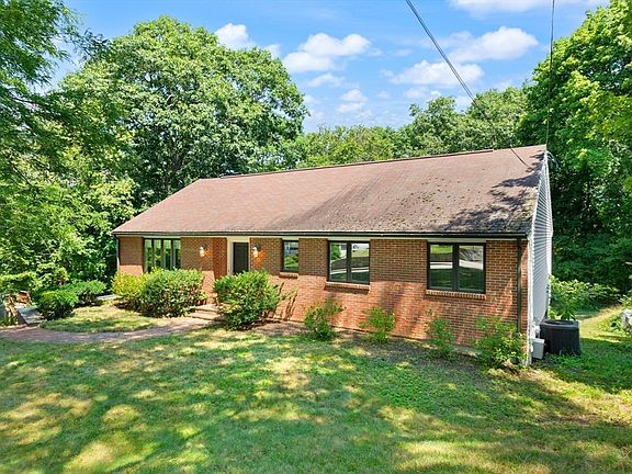 2nd image of 24 Minihans Ln