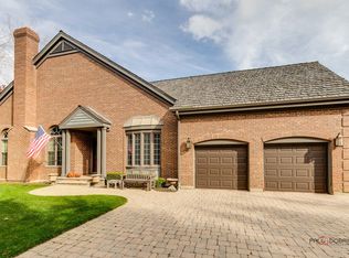 450 Oak Ridge Ct, Lake Bluff, IL 60044