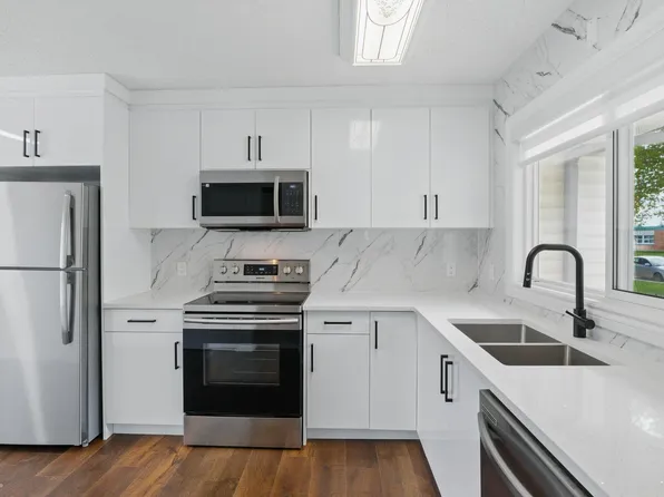 13316 136th Ave NW, Edmonton, AB T5L 4B3