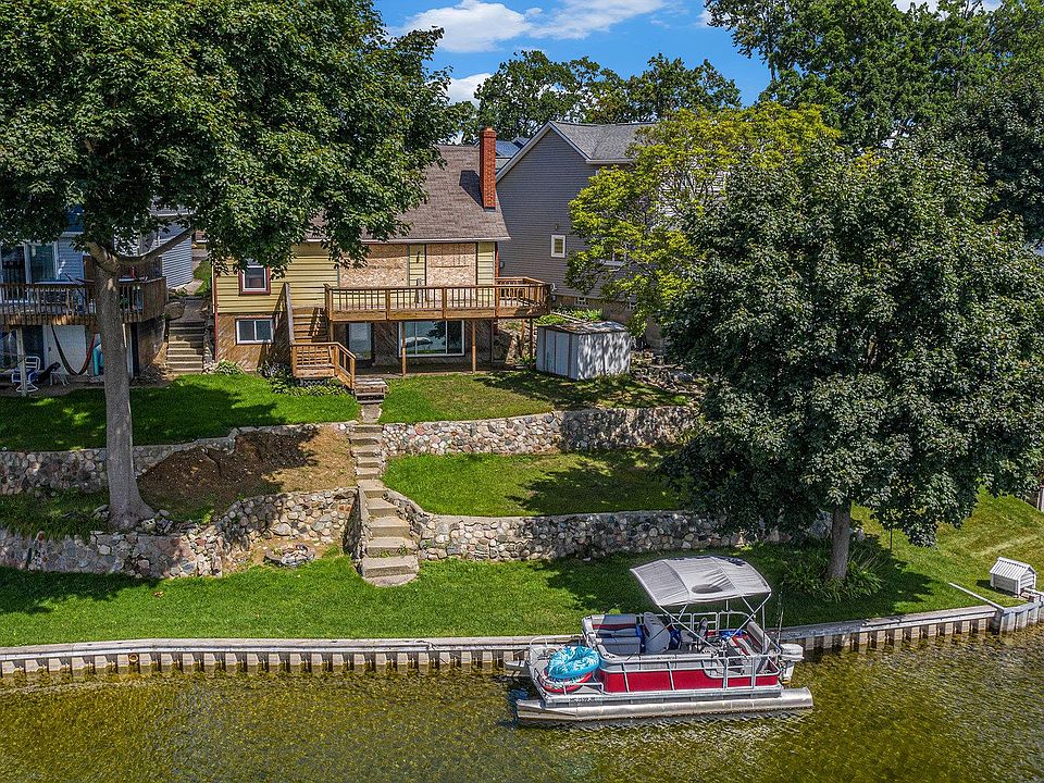 1st image of 3815 Island Park Dr