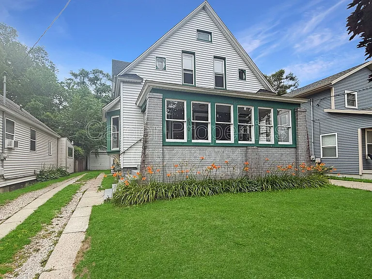 630 Plett St SW — Photo 1