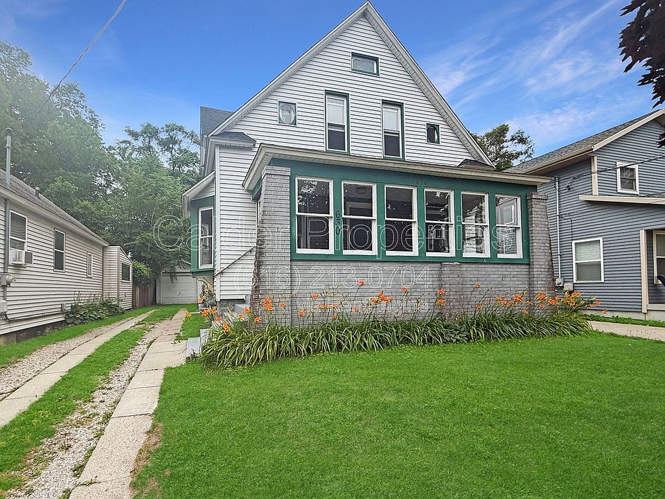 1st image of 630 Plett St SW