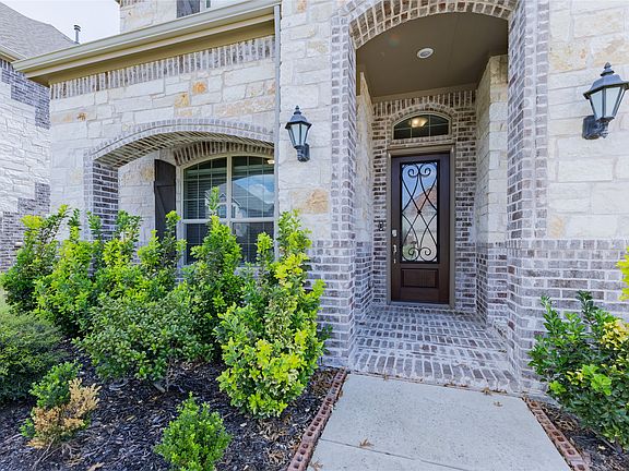 4th image of 3920 Bentgrass Rd