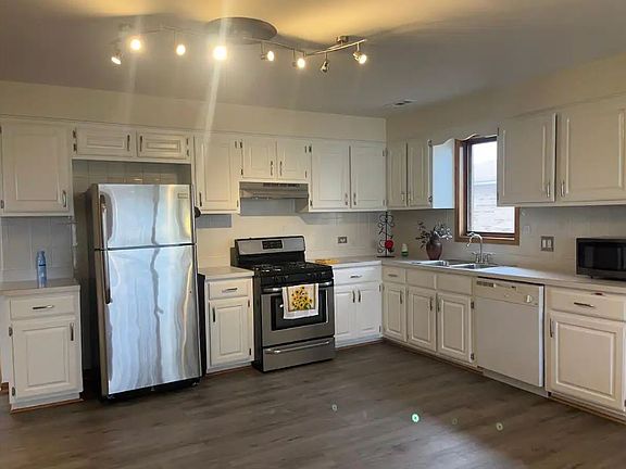 4th image of 8821 N Greenwood Ave #2