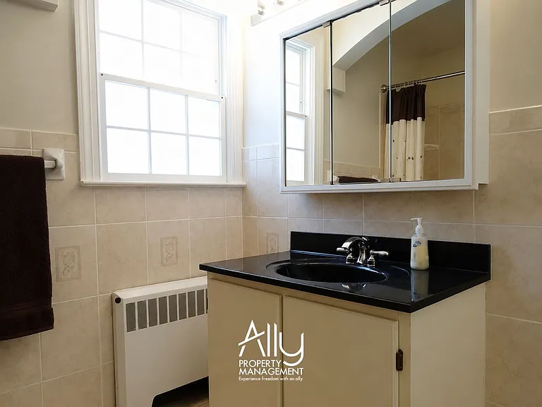1605 Cambridge Cir — Photo 23