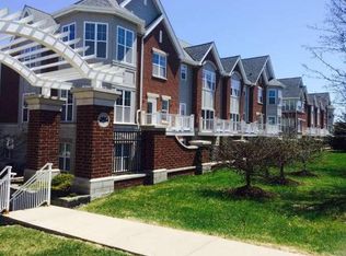 3892 S Lake Dr #1132, Saint Francis, WI 53235
