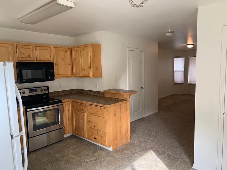 2877 W Ona St — Photo 3