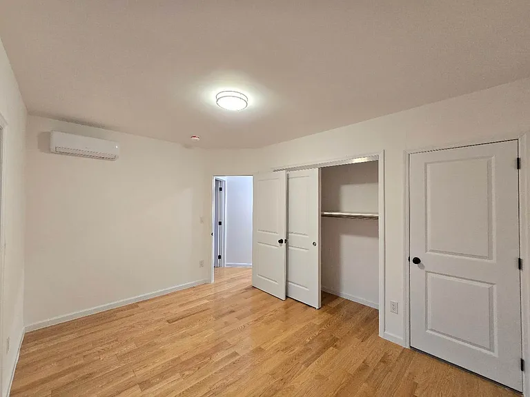 12 Grimsby St #2A — Photo 17
