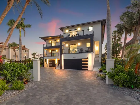 12400 Capri Cir N, Treasure Island, FL 33706