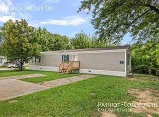 13 Amos Valley Dr, Springfield, IL 62702