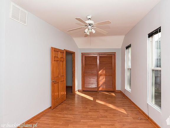 3rd image of 870 W Buckingham Pl #127