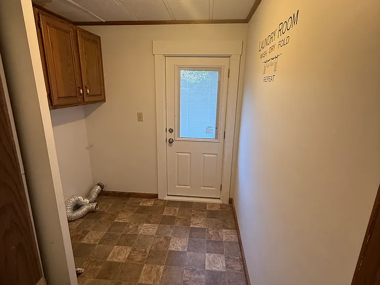 910 N Ealy St — Photo 5