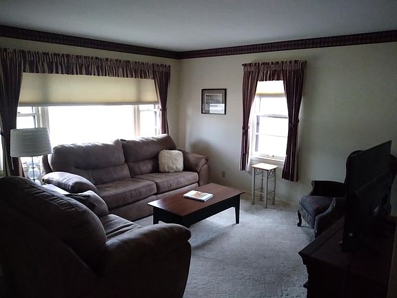 3rd image of 715 N Roosevelt Ave