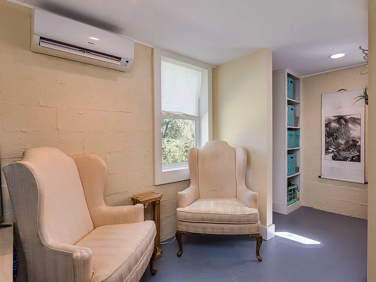 939 Henry Ave #D — Photo 1