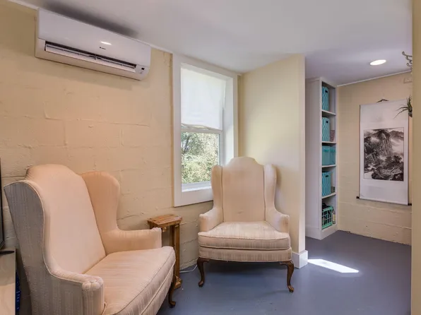 939 Henry Ave APT D, Charlottesville, VA 22903
