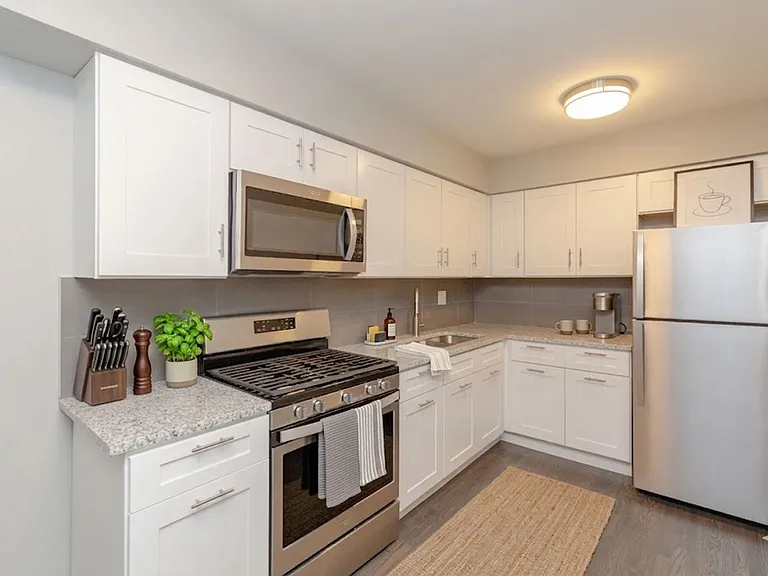 Victory Park Apartments — Photo 5